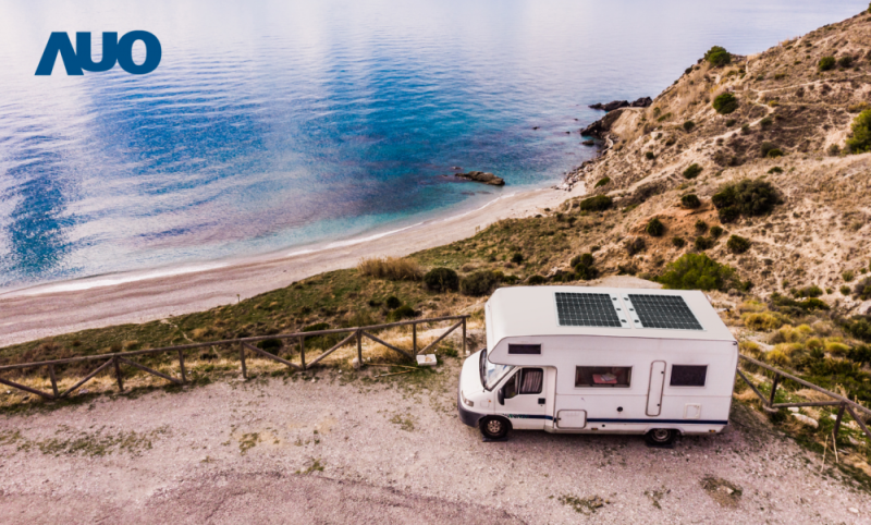 「可撓輕量化太陽光電板SunCurva」使用輕量特殊耐候型複合板取代傳統太陽能板的玻璃前板，不僅降低70%重量，每米平方僅3Kg；具有抗衝擊性能及通過電磁相容性測試，可應用於交通運輸工具，如露營車、遊艇等